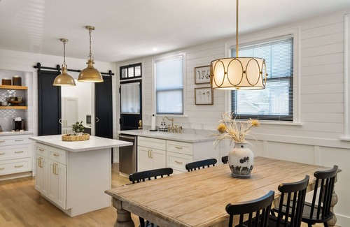Buckley Casa | The White House on Main Street