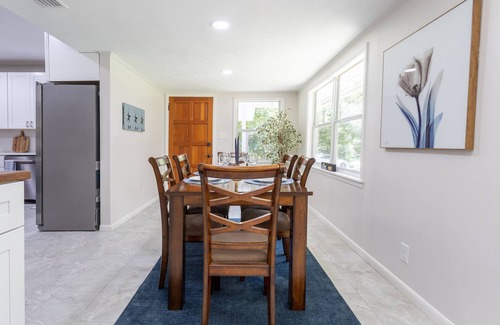 Gainesville Casa | The White House - Remodeled quaint home with spacious yard - 2.5 miles from UF