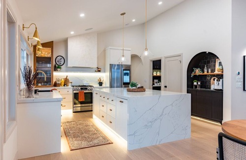 Caledonia Casa | The White House w/Hot Tub