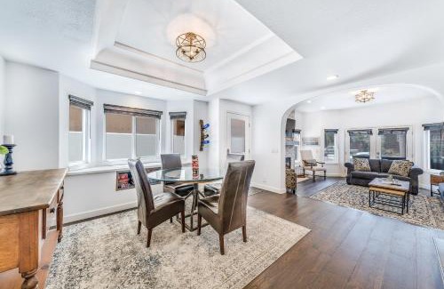 Huntington Beach Casa | The White House with spa, bikes and steps to the beach and down town main street shops and dining