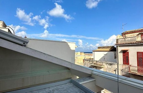Porticello Casa | The White Lodge