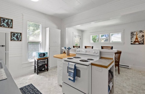 Market District Casa | The White Lotus: 2 mi to U of O/Downtown