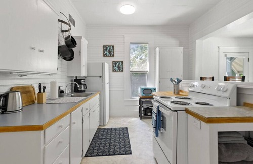 Market District Casa | The White Lotus: 2 mi to U of O/Downtown