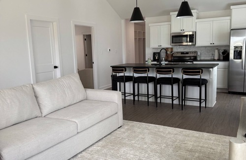 Uniontown Casa | The White Lotus - walking distance to ACHE or ARCBest