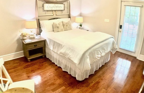 Winder Casa | The White Oak; private bed/bath, separate entrance