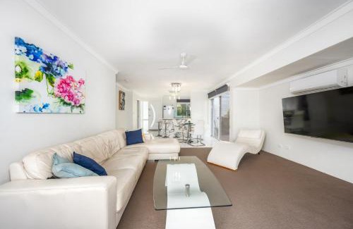 South Yunderup Villa | The Whitehouse - South Yunderup