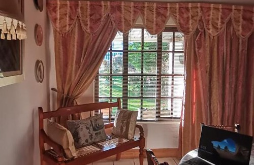 Oudtshoorn Casa | The Whitehouse