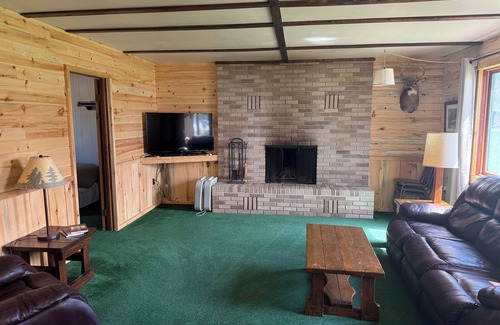 Gould City Cabina | The Whitetail Lodge-Cabin #8