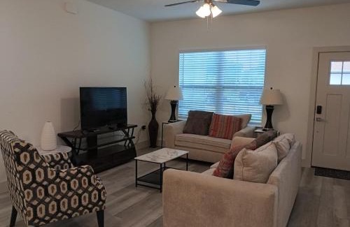 Ocala Casa | THE WHOLE HOUSE, QUIET COZY HOME 4 Bed 3 bath
