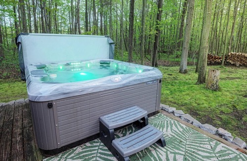 Fennville Casa | The Whole Shebang: Hot Tub, Fire Pit, Game Room, Secluded Retreat