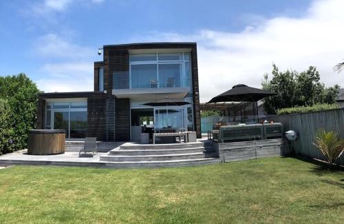Waimarama Casa | The Whyte House - Waimarama Beachfront
