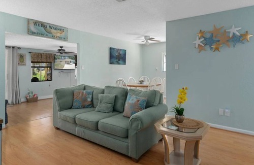 Weeki Wachee Gardens Casa | The Wiki-Tiki / Great Location/ on the Weeki-Wachee/ 3 Kayaks