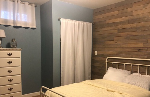 Steelville Casa | The Wildflower - Near Huzzah and Bass Resort
