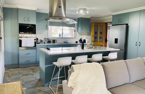 Erowal Bay Casa | The Wildlife Shack - 4 mins to Hyams Beach!