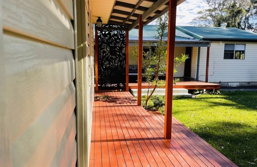 Erowal Bay Casa | The Wildlife Shack - 4 mins to Hyams Beach!