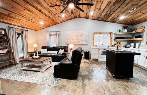 Pittsburg Cabaña | The Wildrock Cottage