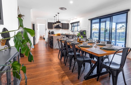 Kearsley Casa | The Wildwood Luxury Escape with Pool, Hot Tub and Space for the Whole Group