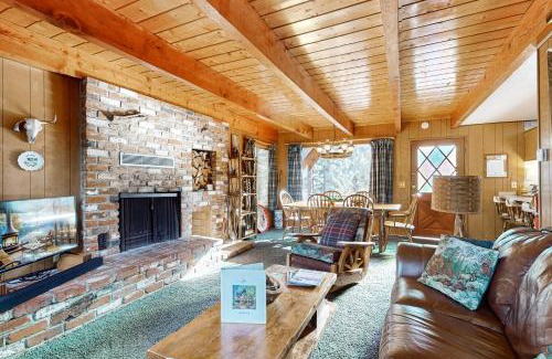 Big Bear City Casa | The Wilkie Cabin #339