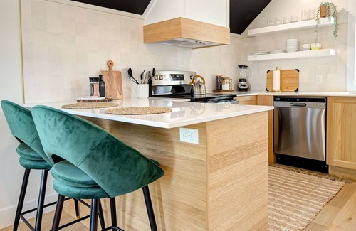Kitchener Apartamento | The Willow ⍋ | 1 Bed 1 Bath | 2nd Storey Suite