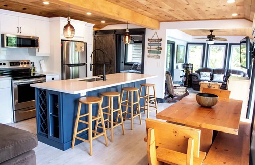 Gravenhurst Cabaña | The Willow | Lakefront Cottage | Muskoka