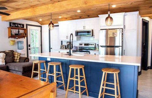 Gravenhurst Cabaña | The Willow | Lakefront Cottage | Muskoka