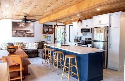 Gravenhurst Cabaña | The Willow | Lakefront Cottage | Muskoka