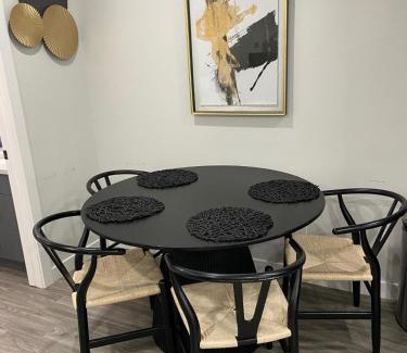 Calgary Apartamento | The Willow Nest lower suite-2 Rooms