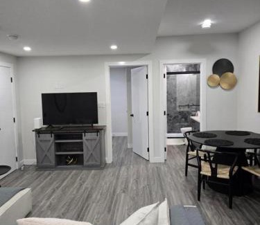Calgary Apartamento | The Willow Nest lower suite-2 Rooms