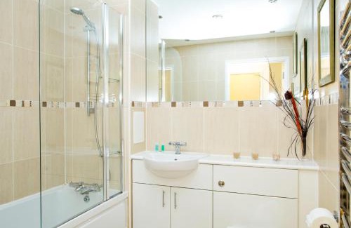 Woking Apartamento | The Willow Suite