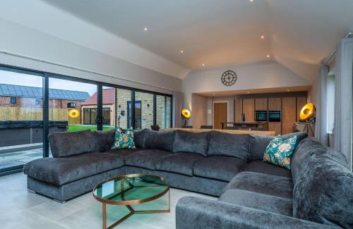 Dunholme Casa | The Willows, Ashlin Farm Barns