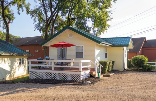 Norfork Cabina | "The Wilson Cabin" Cozy Accommodation on the River