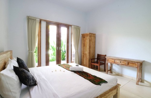 Batu Bolong Hotel | The Wina Guesthouse 2