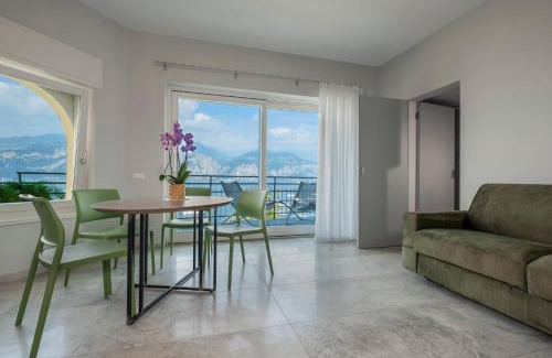 Assenza Apartamento | The window on the lake