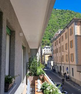 Como Apartamento | The window on the theatre and the cathedral - Luxury apartment