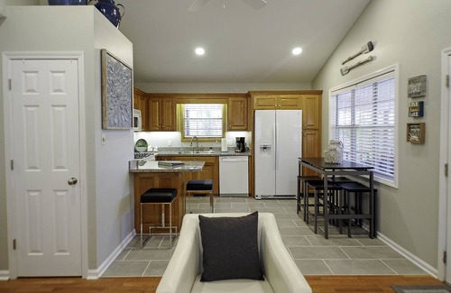 Rockwell Cabaña | ¡Nuevo! Acogedora cabaña con terraza con vista al lago Hamilton