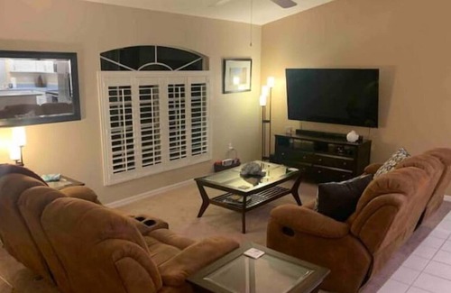 Joel Casa | "The Windy Palm" w king suite to pool