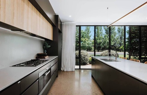 Bombira Casa | The Wine Manor Lavish Poolside Living