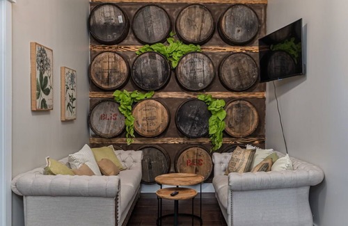 Marthasville Cama Y Desayuno | The Wineaux! Wine Country charm in Marthasville,MO