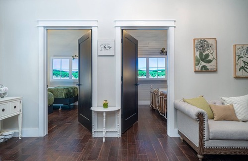 Marthasville Cama Y Desayuno | The Wineaux! Wine Country charm in Marthasville,MO