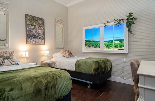 Marthasville Cama Y Desayuno | The Wineaux! Wine Country charm in Marthasville,MO