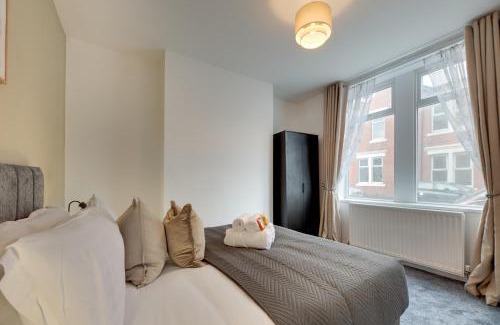 Fenham Casa | The Wingrove Retreat by Week2Week Contractor & Business Travel Stays
