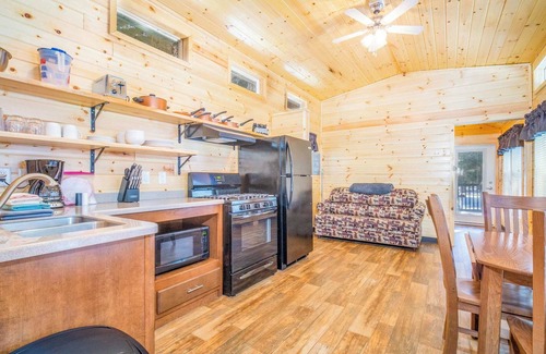 Bayfield Cabina | The Wolf Den Cabin #13