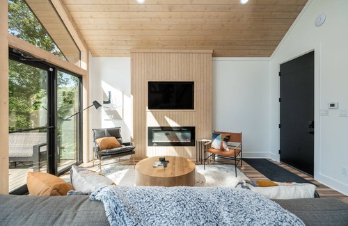 Hot Springs Cabina | The Woodcutter Cabin, Hot Tub, Mountain