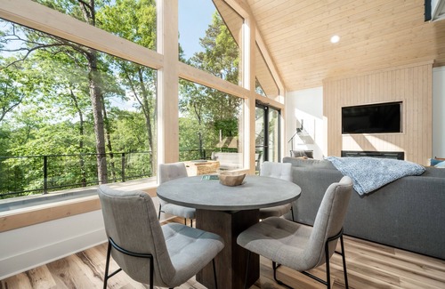 Hot Springs Cabina | The Woodcutter Cabin, Hot Tub, Mountain