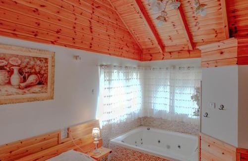 Betzet Cabina | The Wooden Rose Cabins