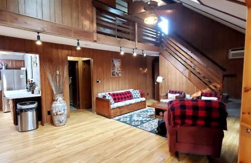 Lake Ariel Casa | The Woodland Hideout by the Lake features a private Hot Tub and Sauna