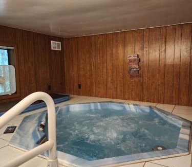 Lake Ariel Chalet De Esquí | The Woodland Hideout with private Hot Tub & Sauna
