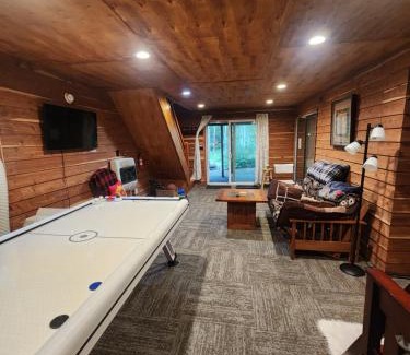 Lake Ariel Chalet De Esquí | The Woodland Hideout with private Hot Tub & Sauna