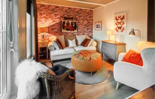 Arendal Casa | The Woodpecker Cottage Tree