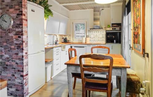 Arendal Casa | The Woodpecker Cottage Tree